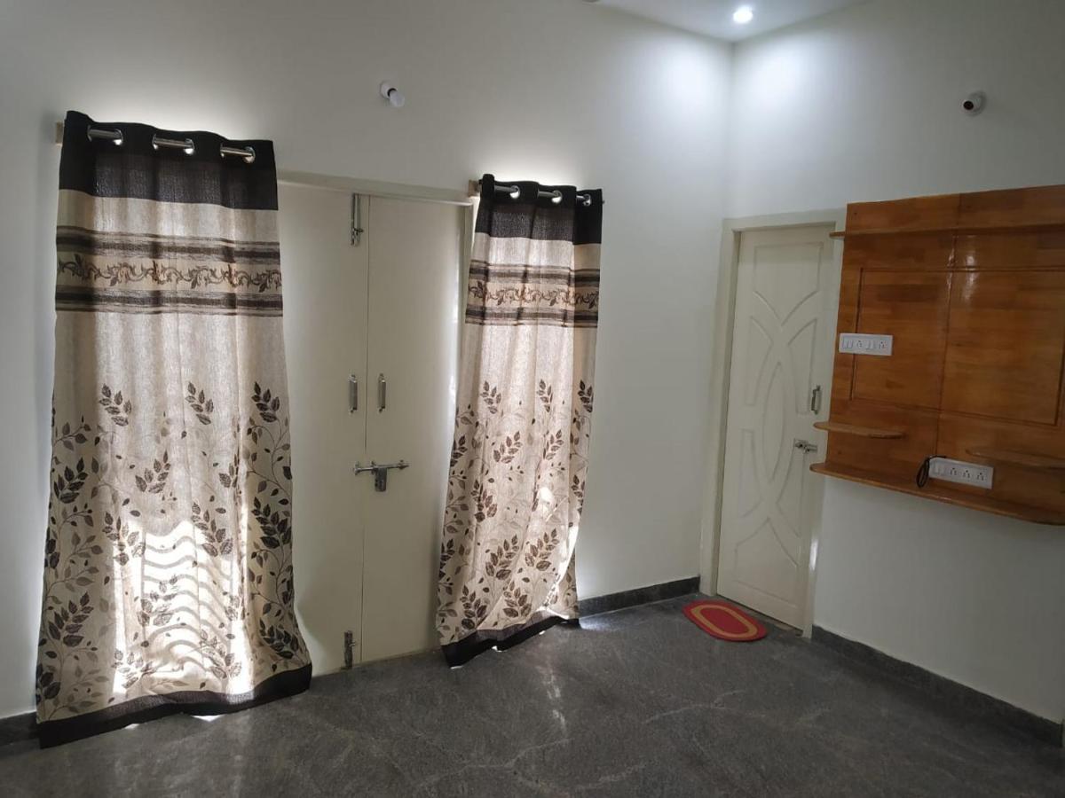 Thirumala Inn Йелагири Екстериор снимка