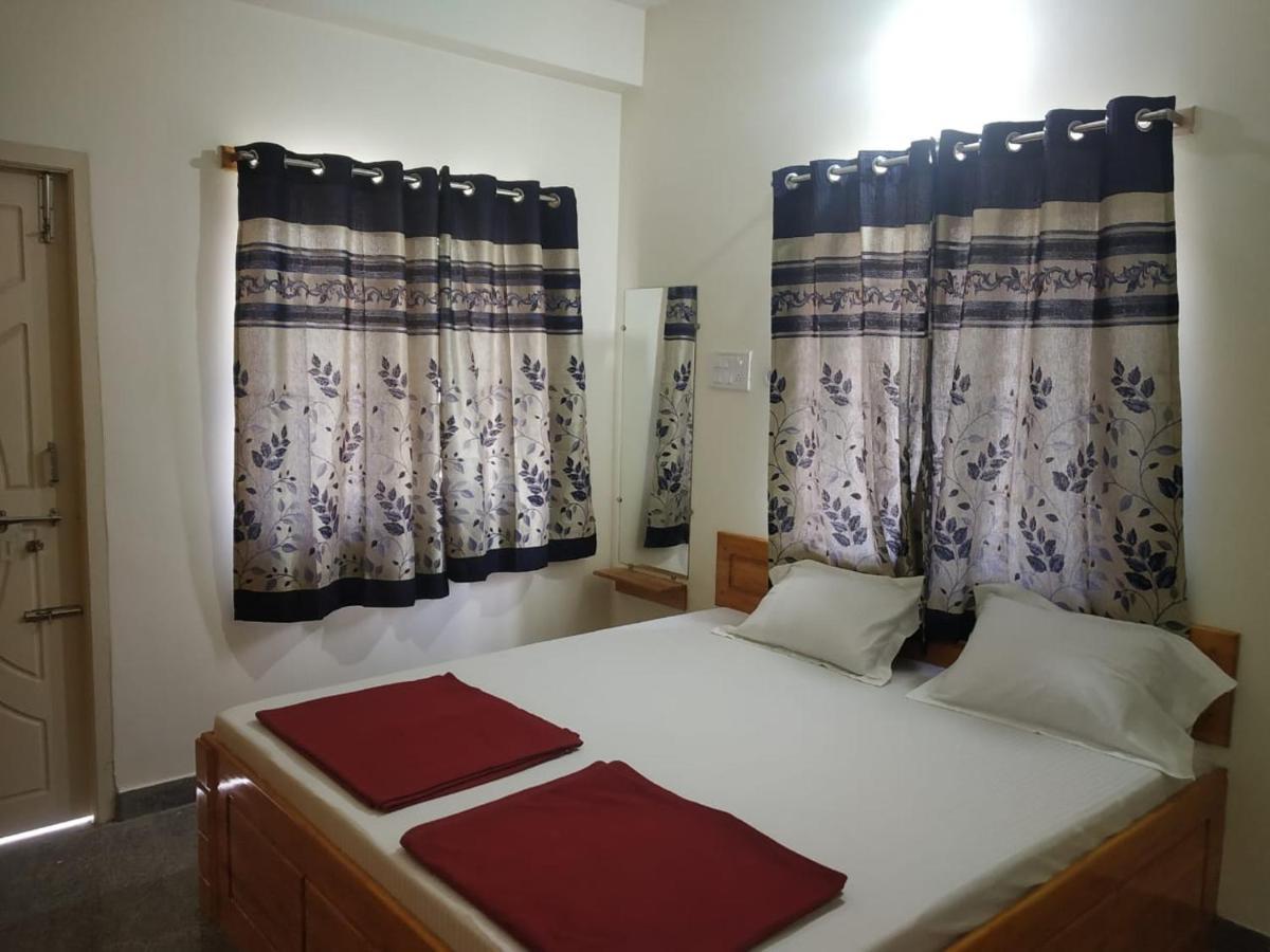 Thirumala Inn Йелагири Екстериор снимка