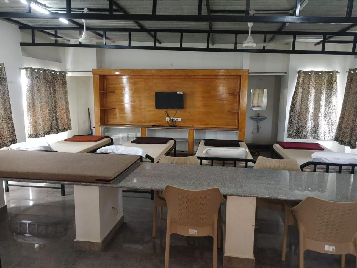 Thirumala Inn Йелагири Екстериор снимка