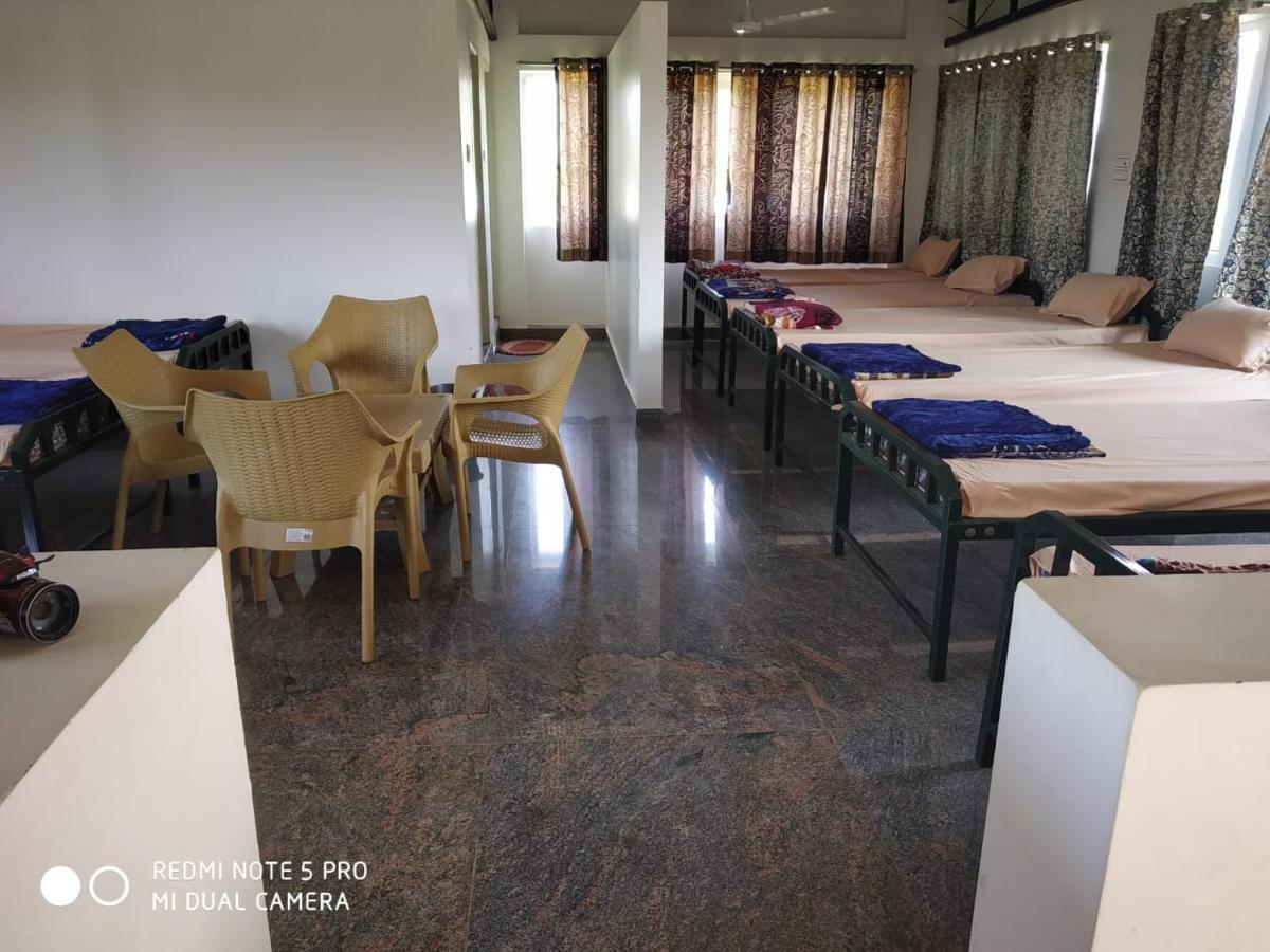 Thirumala Inn Йелагири Стая снимка